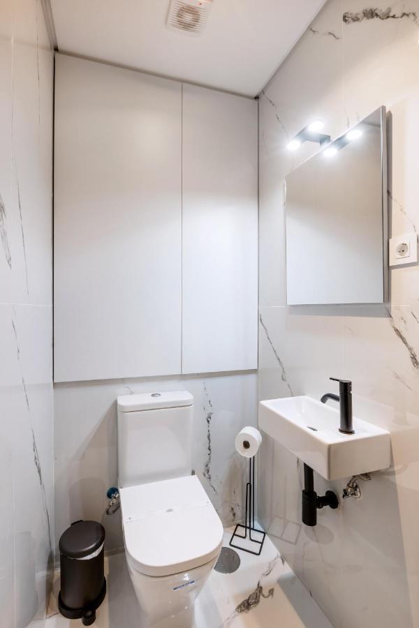 Camoes Downtown With Parking Appartamento Oporto